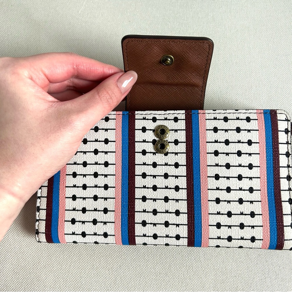 Pattern Fossil Tab Wallet - Picture 6 of 14